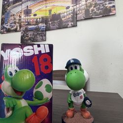 Yoshi Bobblehead 