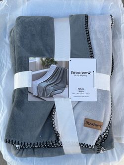 Brand NEW Bearpaw Fleece Throw Blanket 50in x 70in.