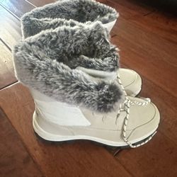 Lightly Used Women’s Snow Boots (size 7)