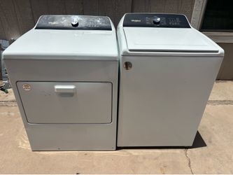 2023 Whirlpool Washer and electric dryer