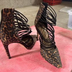 BCBG 4” Heals Size 7 