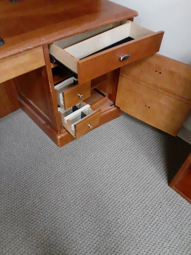 Wood Desk With Hutch