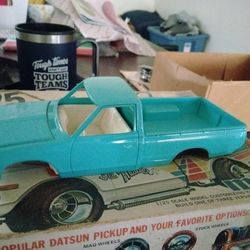 1975 Datsun Pickup Truck Model Kit Scale 1/25