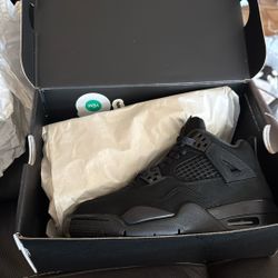 Air Jordan 4 Retro OG (GS ).  3 .5. Y