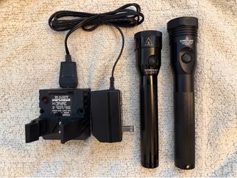2 StreamLight Stinger LED Flashlights & Charger