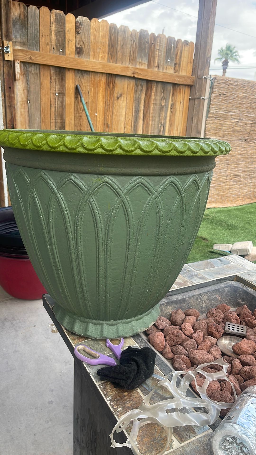 14 Inch Heavy Acrylic Flower Pot