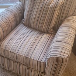 Swivel/rocking Plush Chair