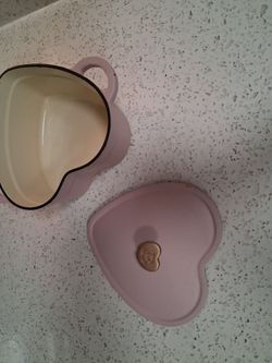 Pink Heart-Shaped Ceramic Casserole Dish with Lid