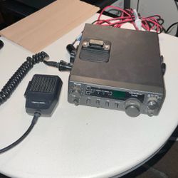 Realistic CB Radio TRC-482