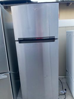 General Electric beautiful stainless steel refrigerator looks like new French door everything works perfectly first come first served