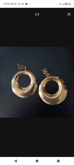 GOLD TONED HOOP EARRINGS