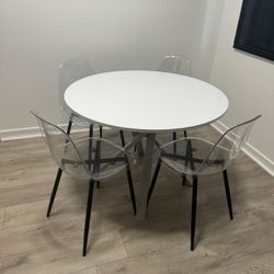 Table & 4 Clear Acrylic Chair