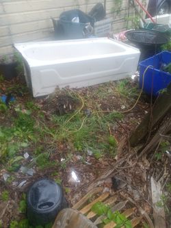 Bath Tub With Over Flow