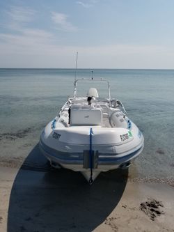 Dingui Boat 21 feet Suzuki 150 engine less than 300 hours