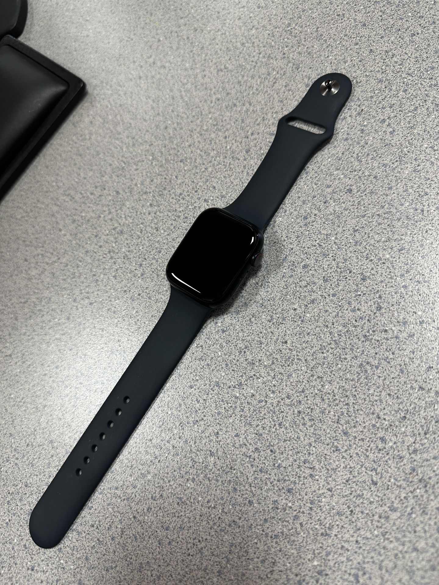 Apple Watch Series 8 (Cellular)