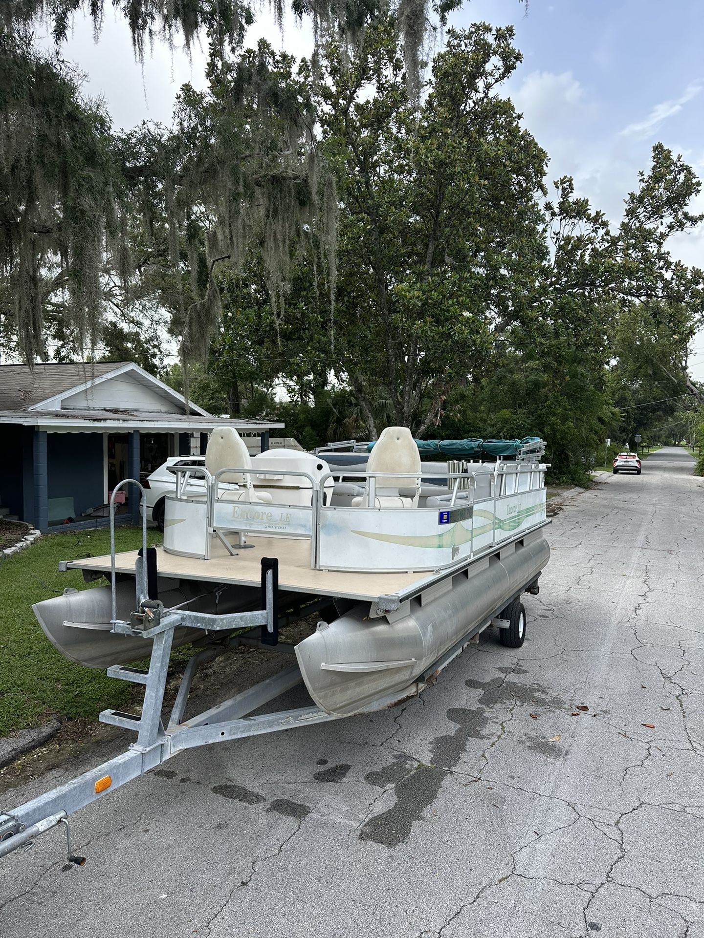 2011 21ft Encore Pontoon Boat
