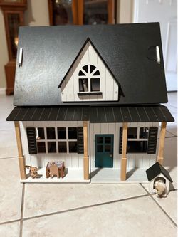 Dollhouse with furniture