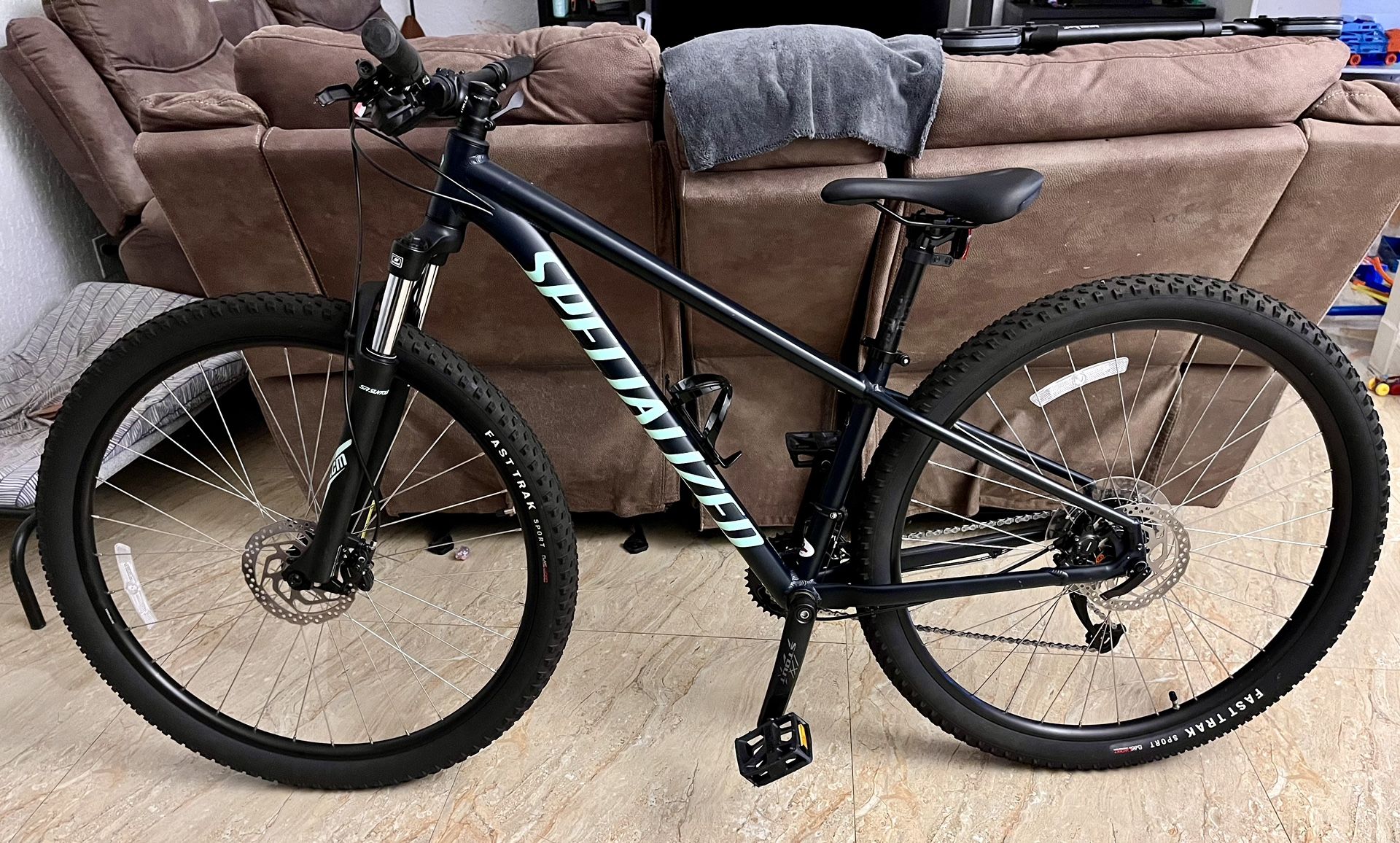 Specialized Rockhopper Small Frame 29’ Tires Green/Gray Color