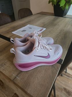 Nike Vomero Plus (size 7.5)