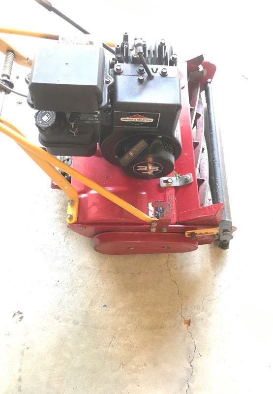 McLane 10 blade Reel mower w/ roller bar great condition for Sale