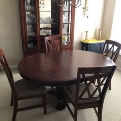 Oval Dining Room Table Set & Credenza $450