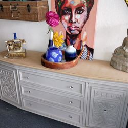 CUTE BUFFET OR TV STAND AT PICKY PINCHERS 3643 5TH AVE N ST PETE OPEN NOON TO 6 FREE DELIVERY 