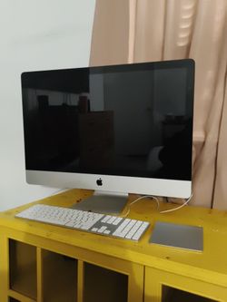 2009 Apple MacBook computer