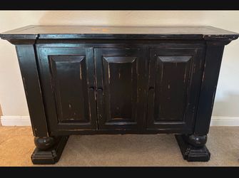 Table, 3 chairs and Buffett Free*** must pick up today!