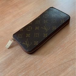 Louis Vuitton Zippy Wallet