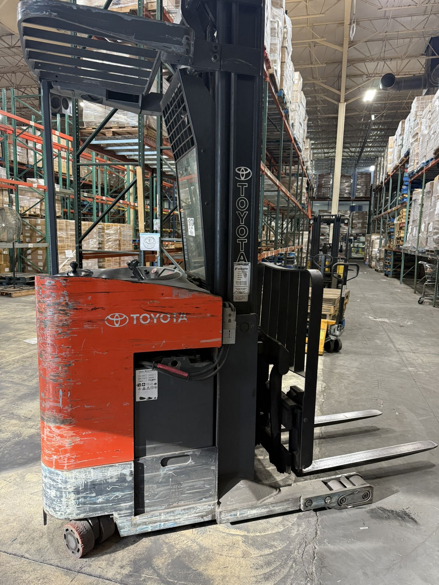 Electric Toyota fork lift