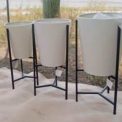 Planters  Size 27    25.  23
