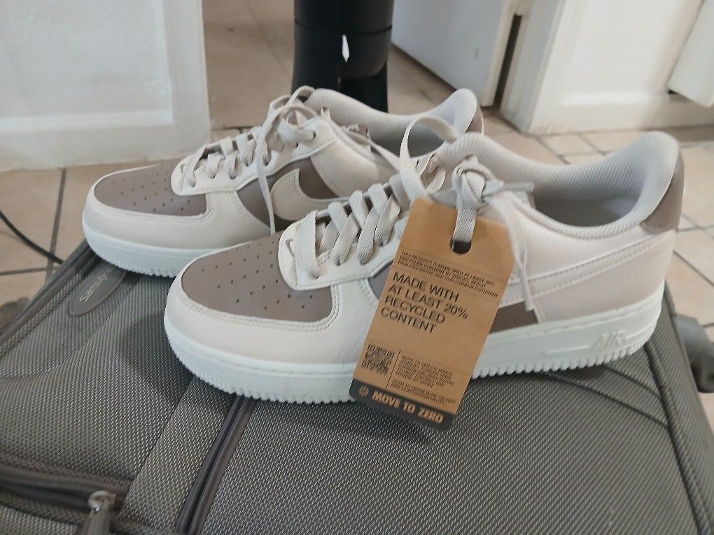 Mens Nike Air Force 1 '07 Casual SIZE 10