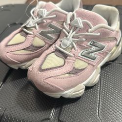 New Balance Girls Size 8 