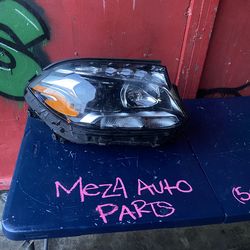 2017 2019 Mercedes benz gls passenger right headlight oem