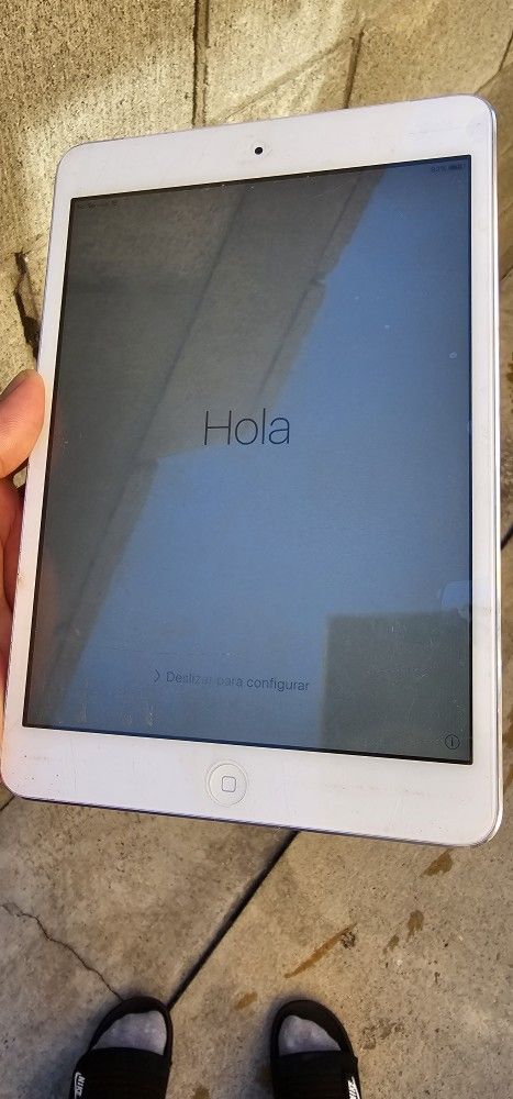 Ipad Mini WHITE 4thGen (Activation Locked ) Selling For Parts . If Needed .