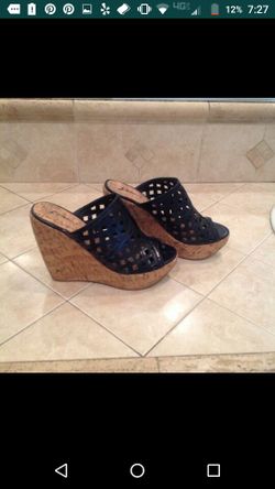 Woman's wedges size 8