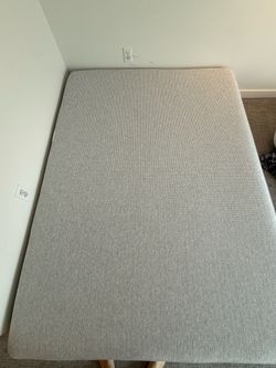 Queen Size Mattress for Sale – Like New!