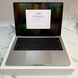Apple MacBook Pro M3 PRO