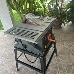 $125 - 10in Table Saw 