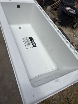 Bathtub Acrylic New (Shipping Damage)