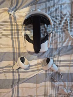 Meta Quest 2 with elite strap and carrying case