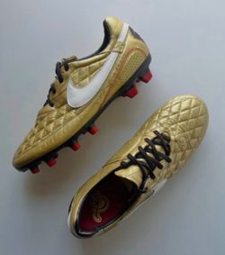 Ronaldinho soccer cleats