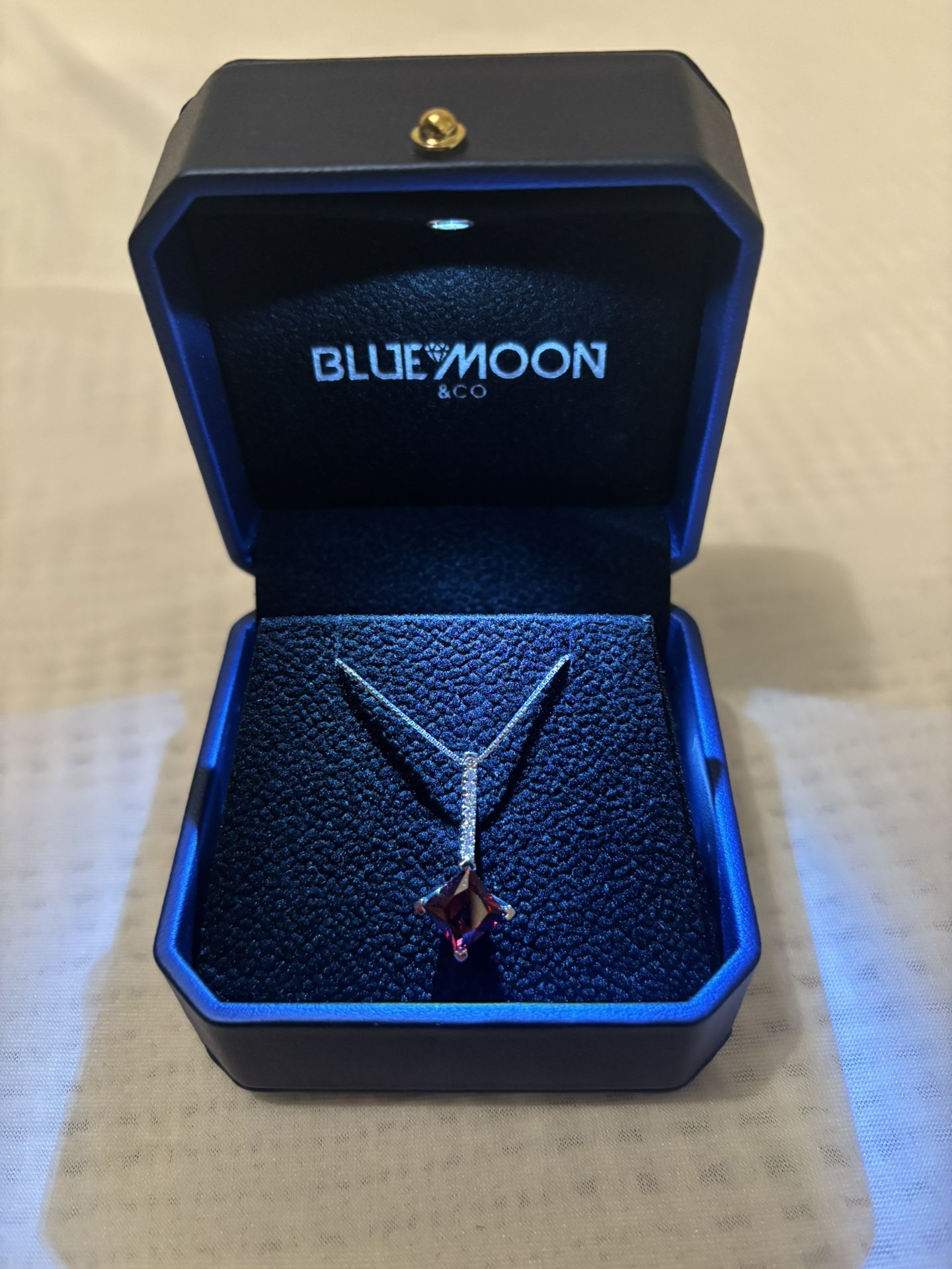 14K Solid White Gold Garnet Diamond & Garnet Necklace W/ Heart Prongs.