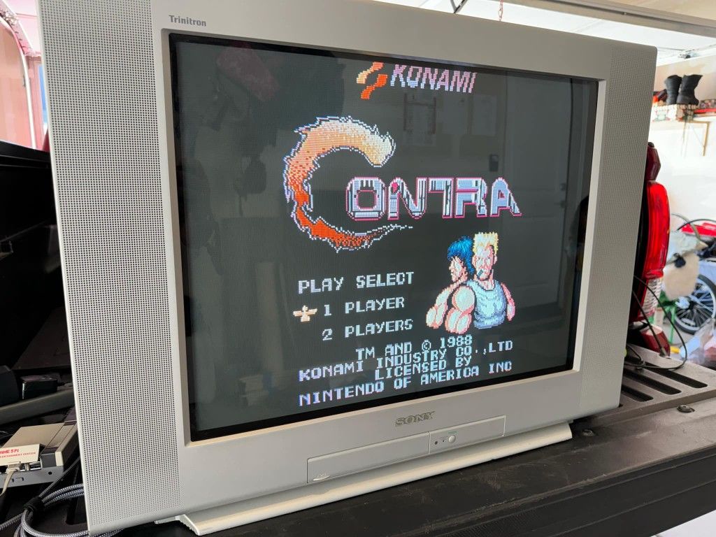 Sony Trinatron 27" Color TV Silver Crt 
