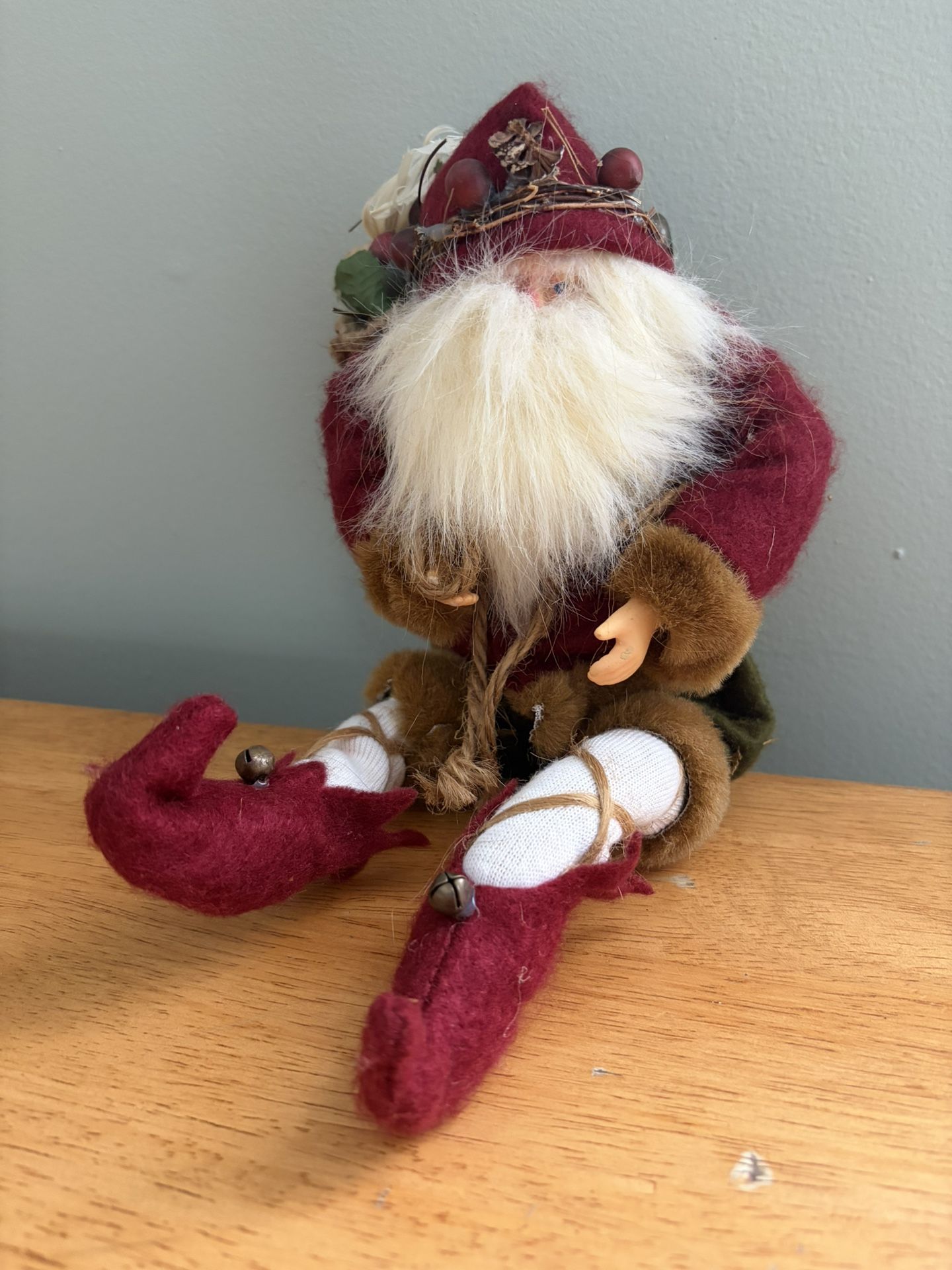 Shelf sitting 1990’s Rustic, charming woodland Santa