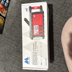 Portable Crank Emergency Radio