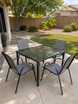 Patio Set – Table + 4 Chairs