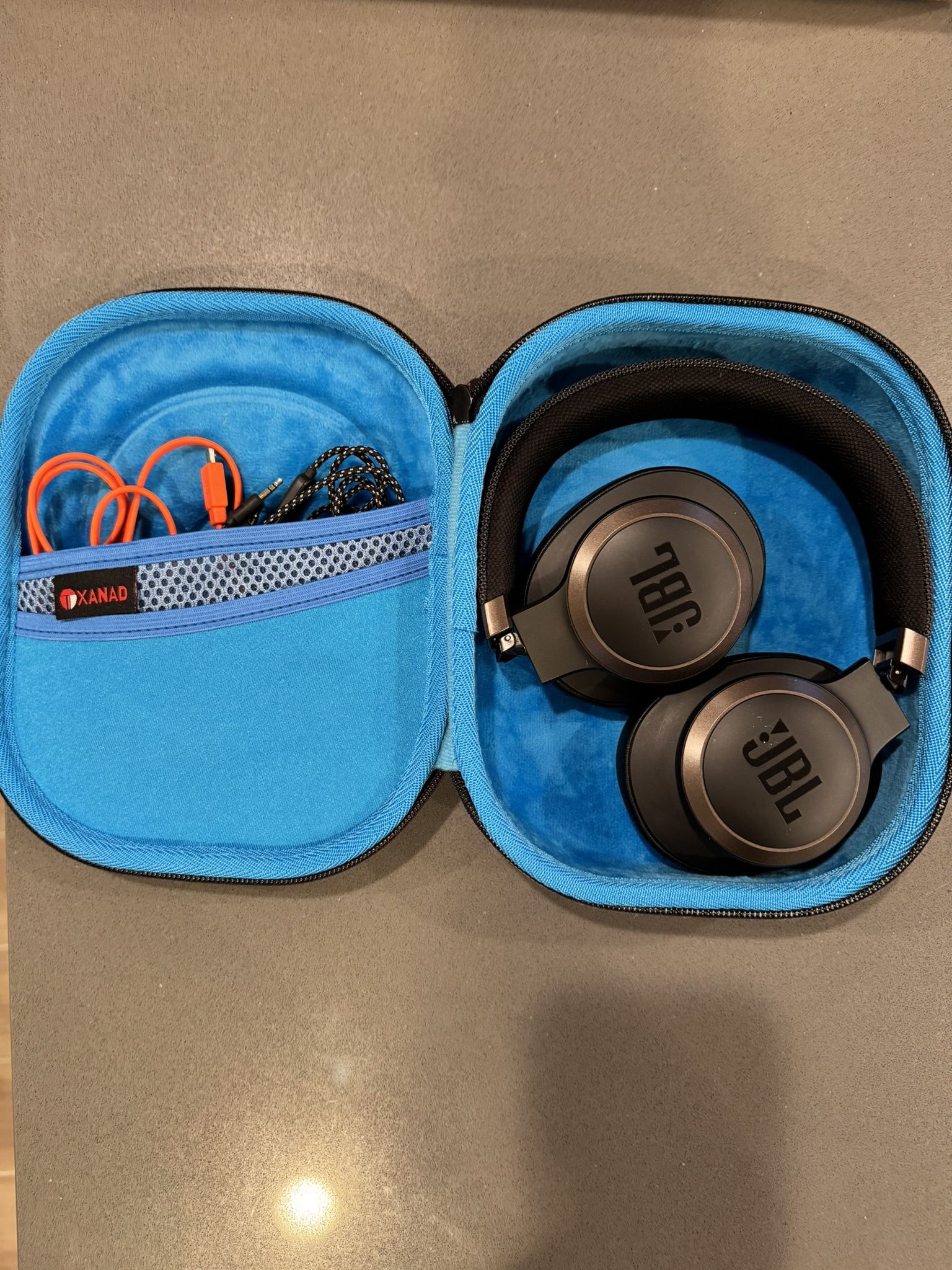 JBL Over Ear Wireless headphones