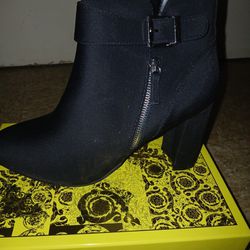 Womens Size 9 Brand New Black Unisn Heeled Boots