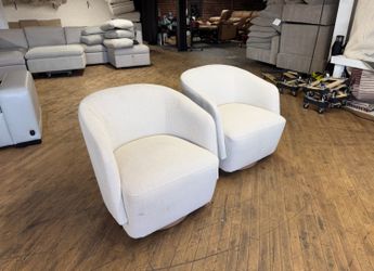 Delivery Available Henredon creams swivel chairs retails 600